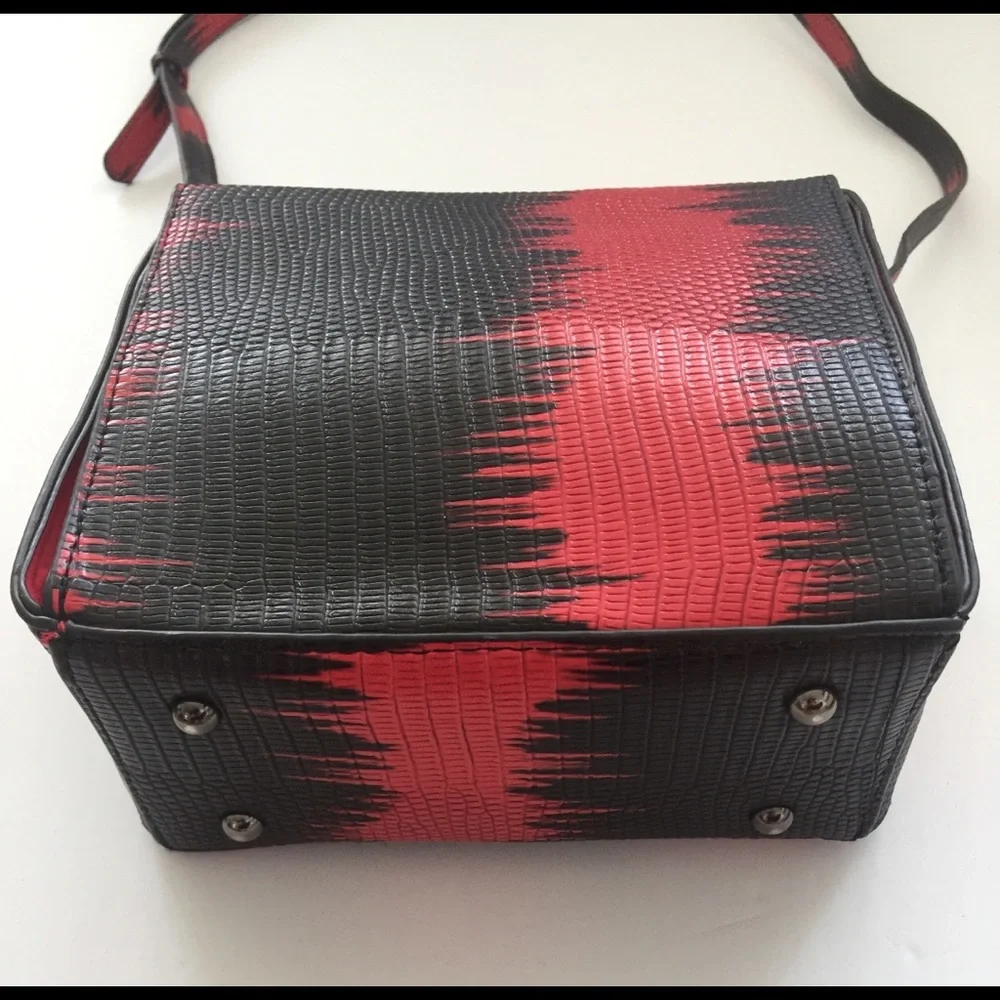 Sondra Roberts Crossbody Purse - Picture 4 of 6